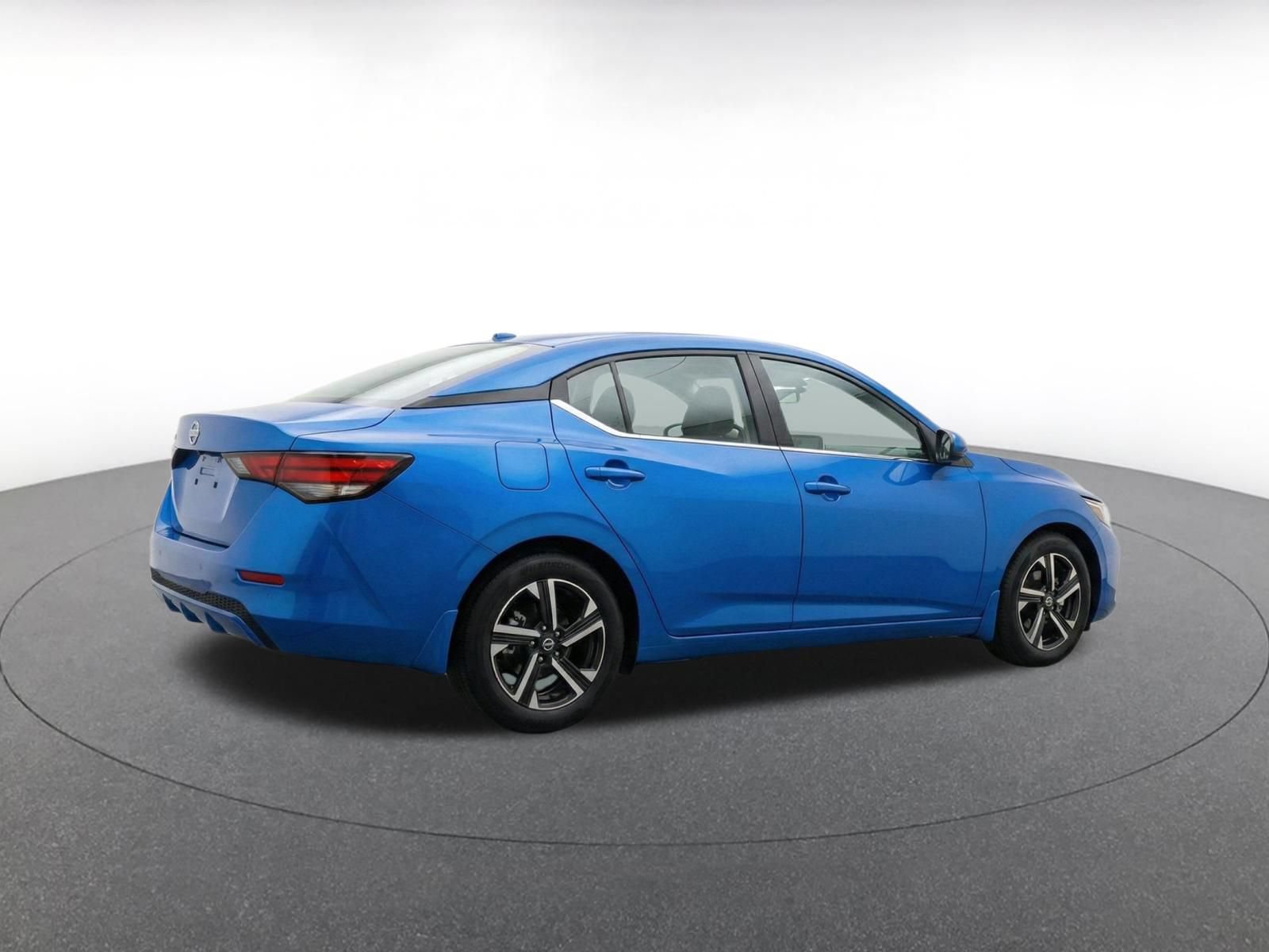 Used 2025 Nissan Sentra SV FWD image 9