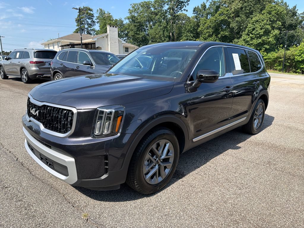 Used 2025 Kia Telluride LX FWD image 3