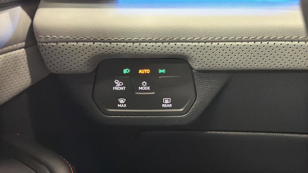 Used 2024 Volkswagen Atlas Peak Edition SEL image 32