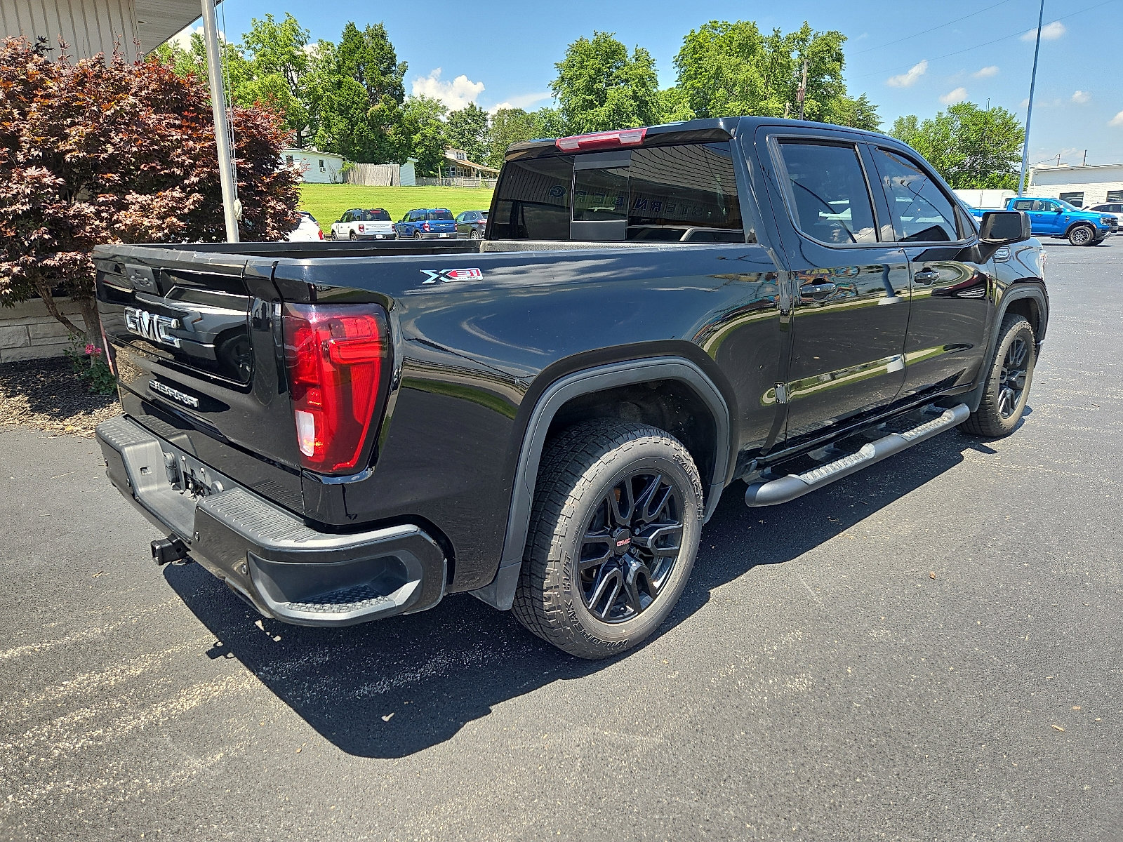 Used 2021 GMC Sierra 1500 Elevation w/ Preferred Package image 3