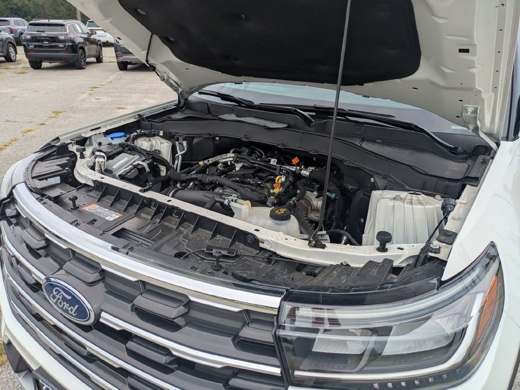 Used 2025 Ford Explorer Active AWD/4WD image 42