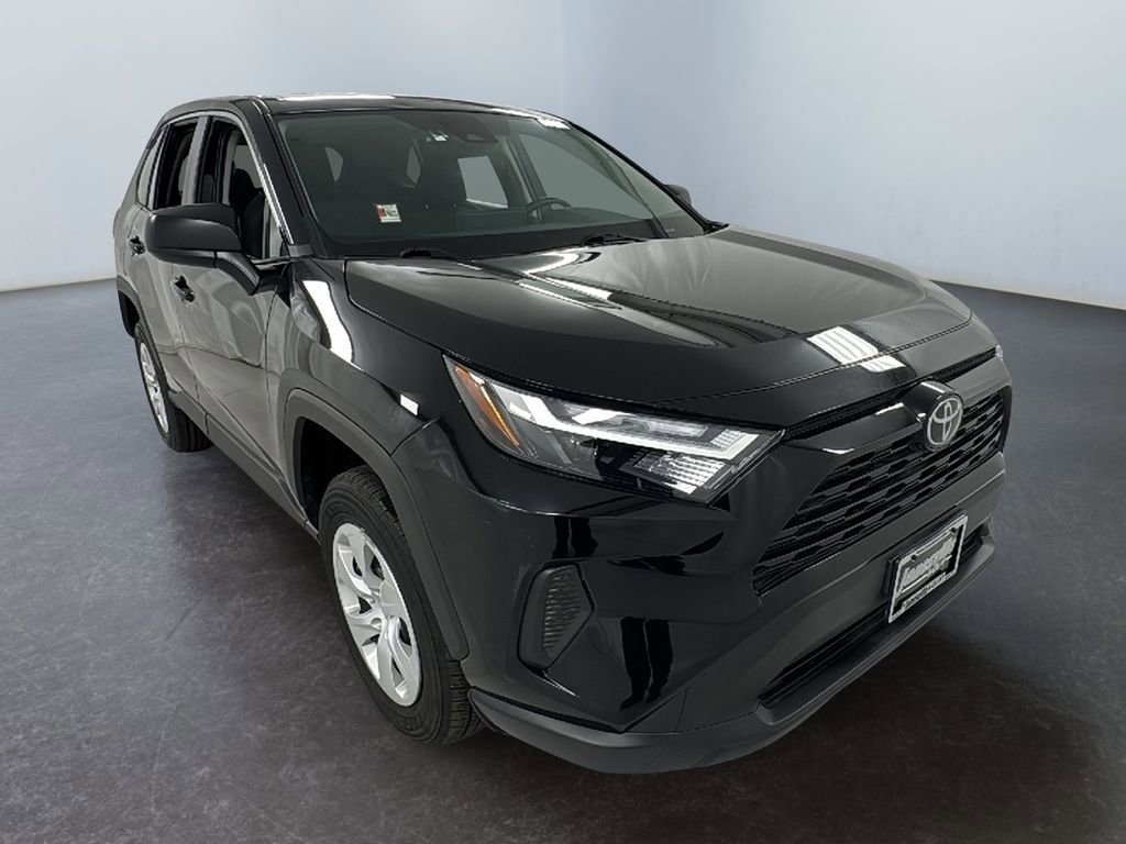 Used 2024 Toyota RAV4 LE video 1