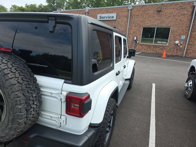 Used 2018 Jeep Wrangler Unlimited Sahara w/ Cold Weather Group AWD/4WD image 15