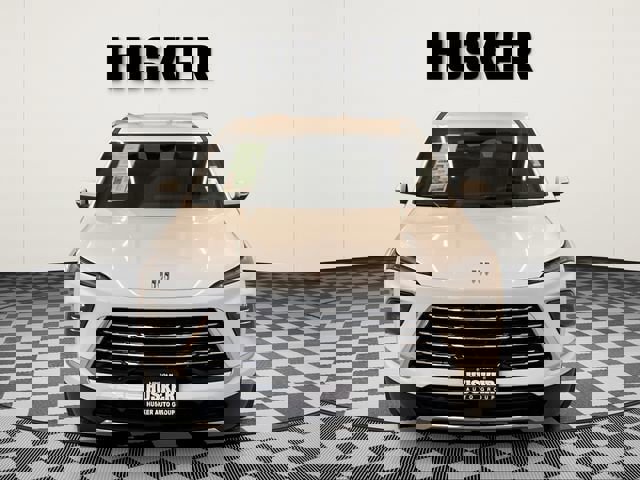 Used 2025 Buick Enclave Preferred image 3