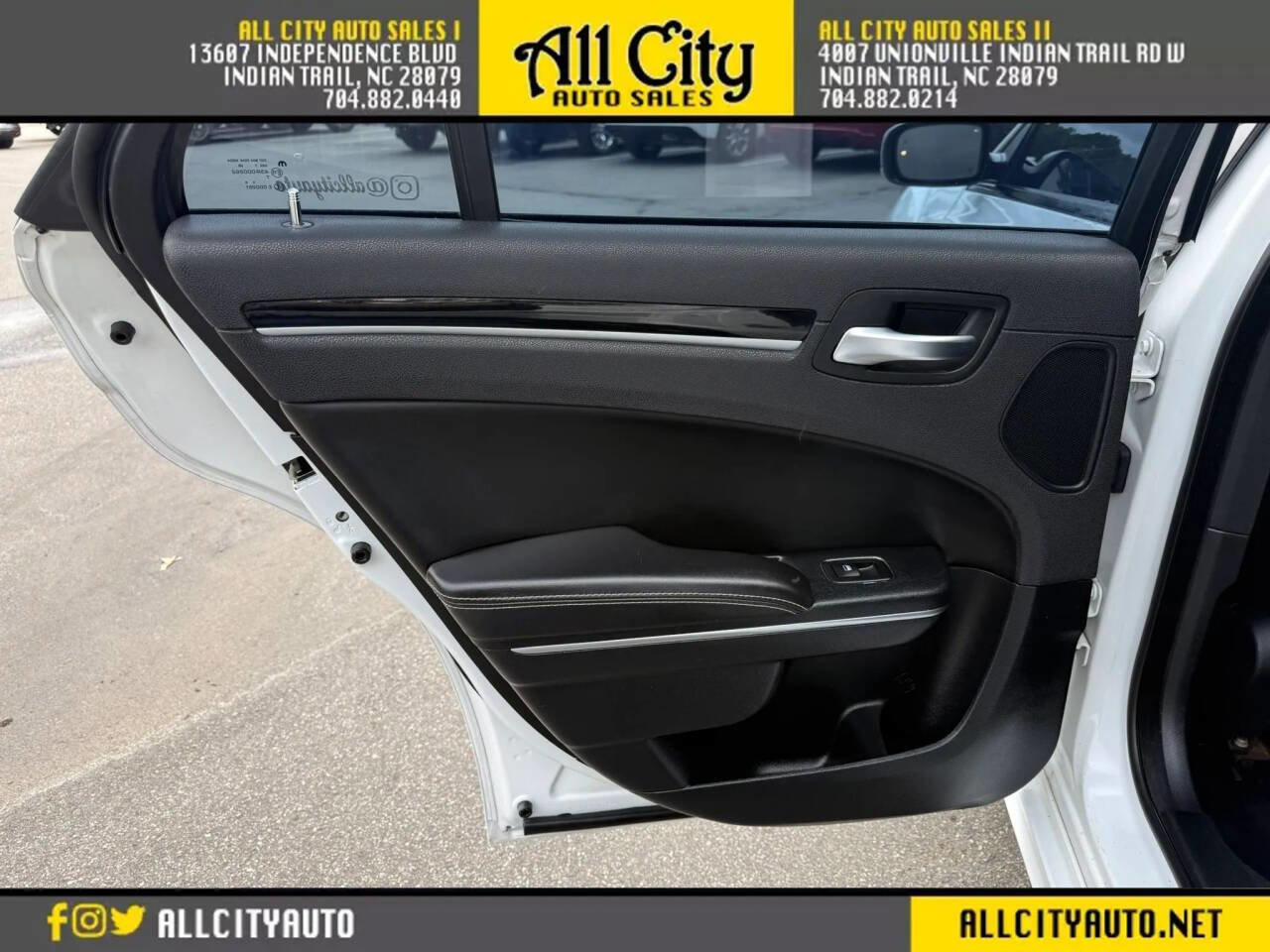 Used 2018 Chrysler 300 S w/ 300S Premium Group RWD image 23