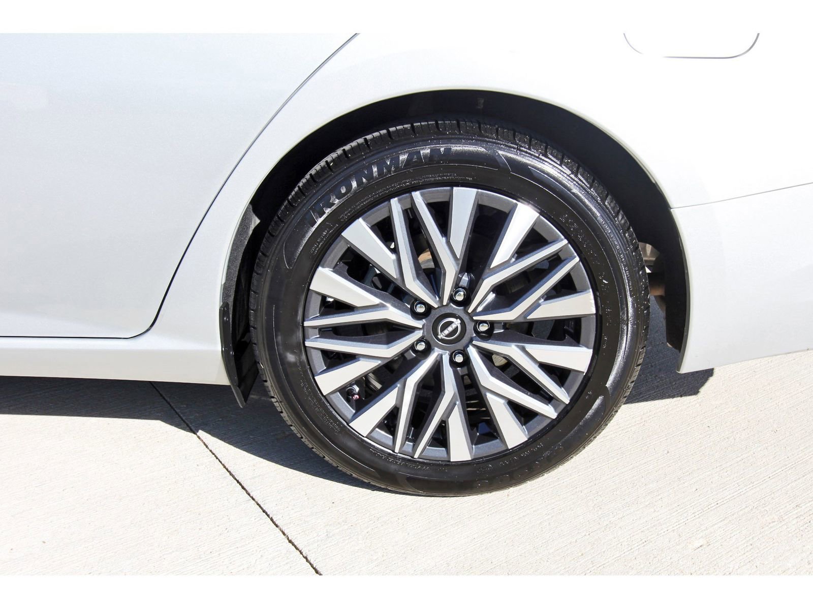 Used 2024 Nissan Altima 2.5 SV image 31