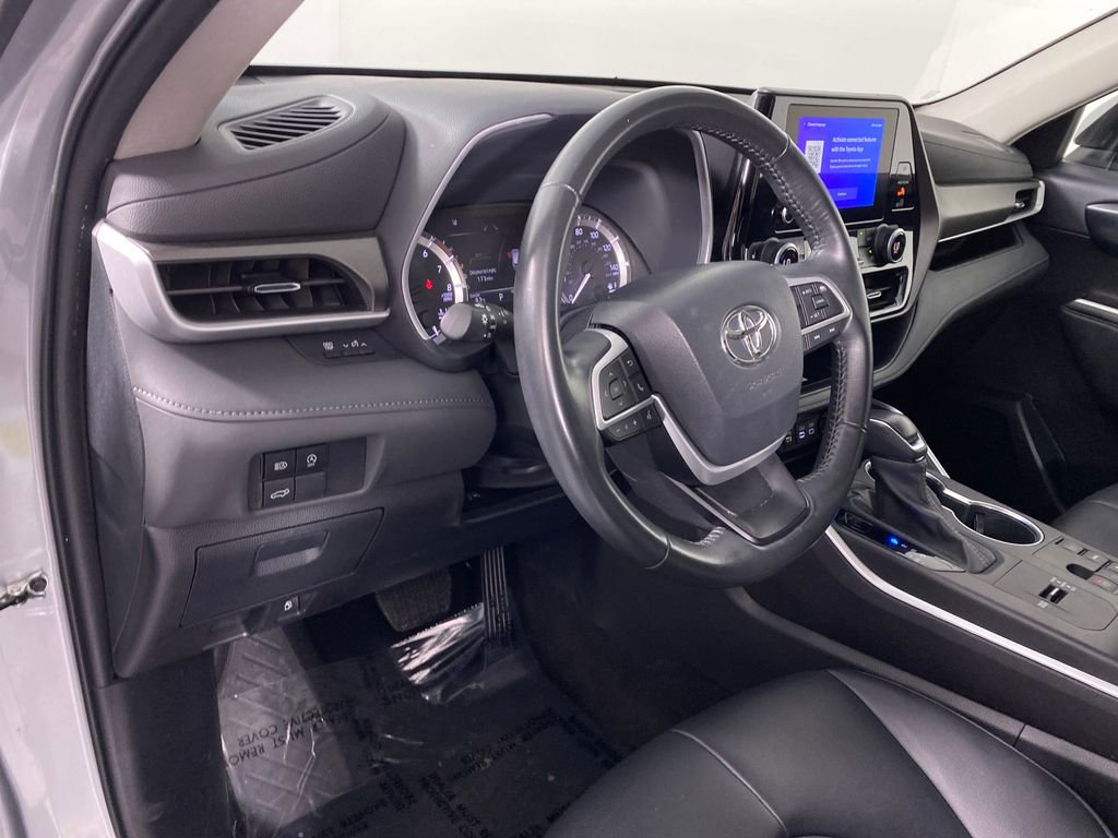Used 2024 Toyota Highlander XLE image 11