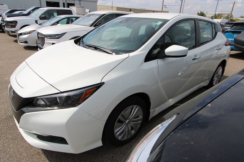 Used 2025 Nissan Leaf S FWD image 5