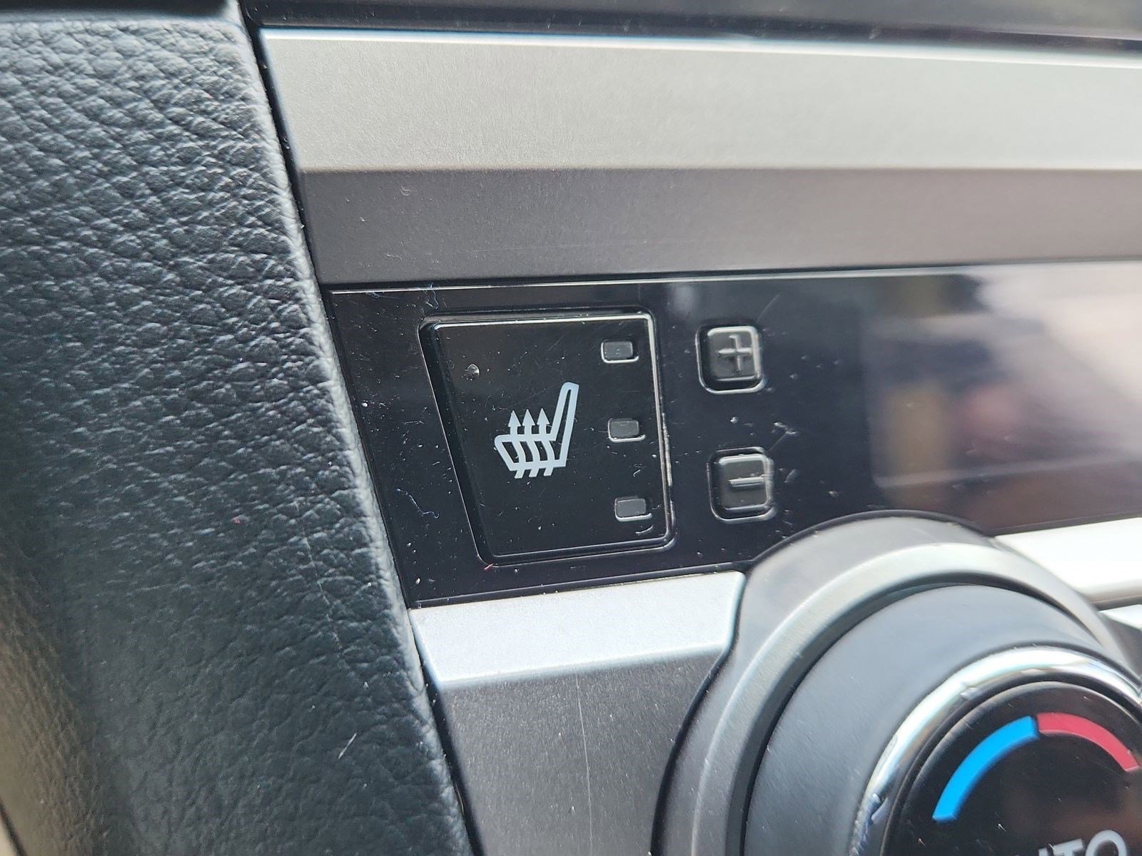 Used 2015 Subaru Legacy 2.5i Premium AWD/4WD image 28