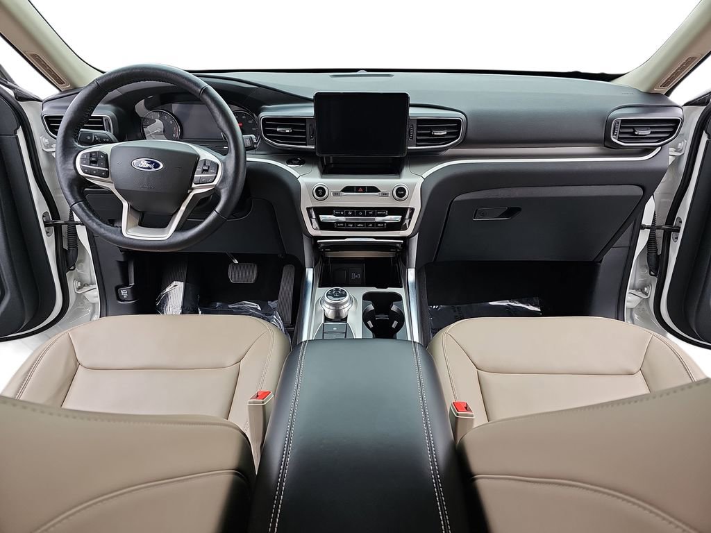 Used 2022 Ford Explorer XLT w/ Equipment Group 202A image 9