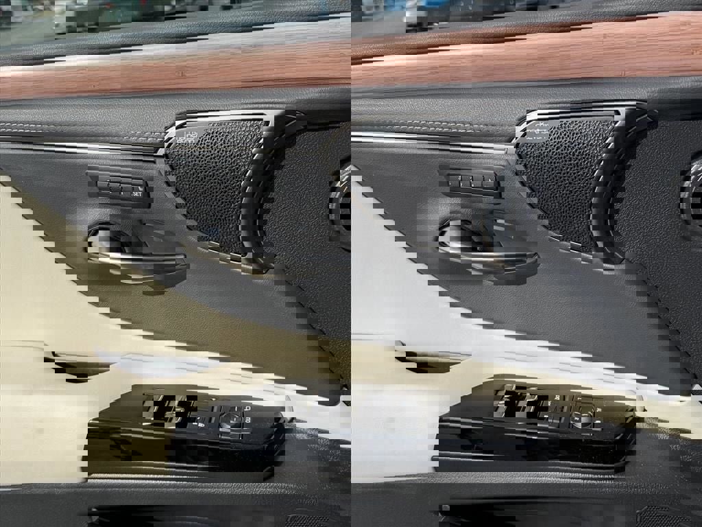 Used 2024 Lexus ES 350 Ultra Luxury w/ Accessory Package (Z1) image 17