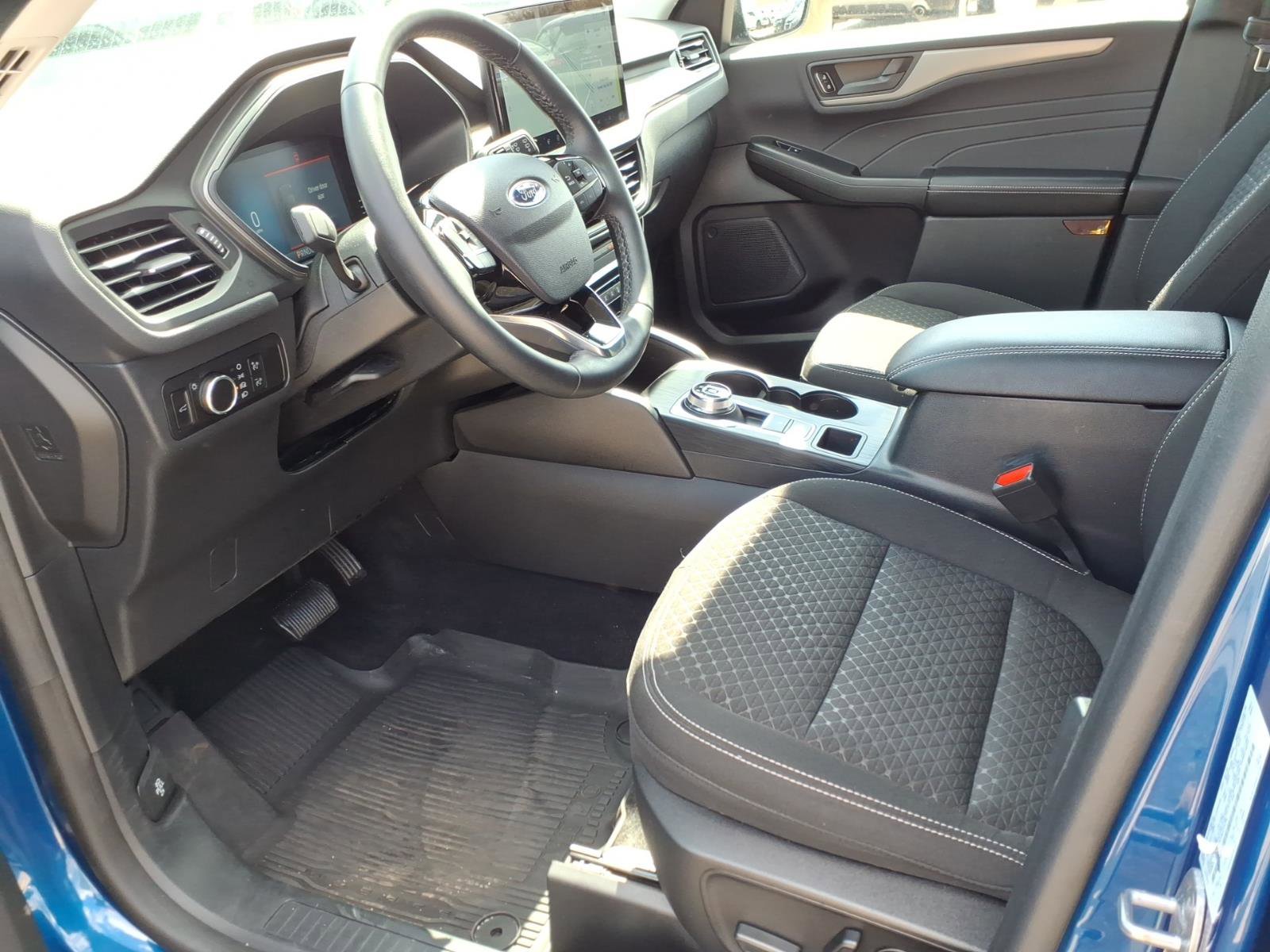 Used 2023 Ford Escape Active w/ Tech Pack #1 AWD/4WD image 11
