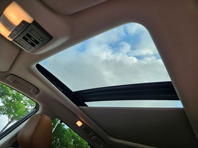 Used 2025 Nissan Pathfinder Platinum image 17