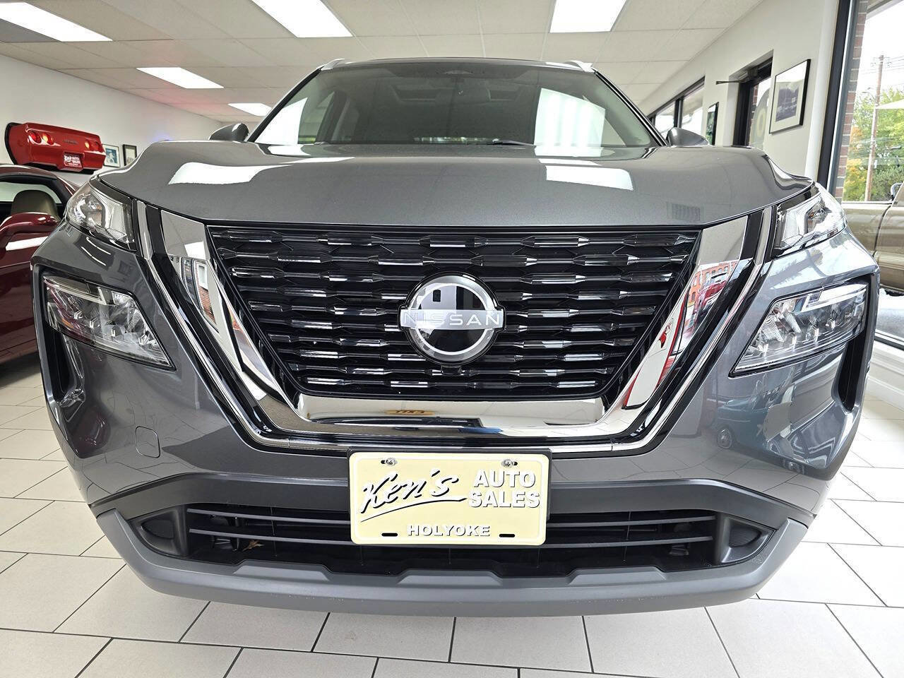 Used 2023 Nissan Rogue SV w/ SV Premium B Package image 6