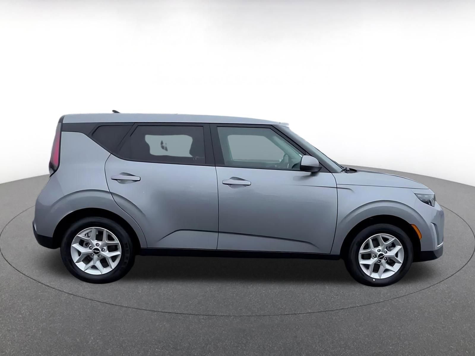 Used 2025 Kia Soul LX w/ LX Technology Package image 16