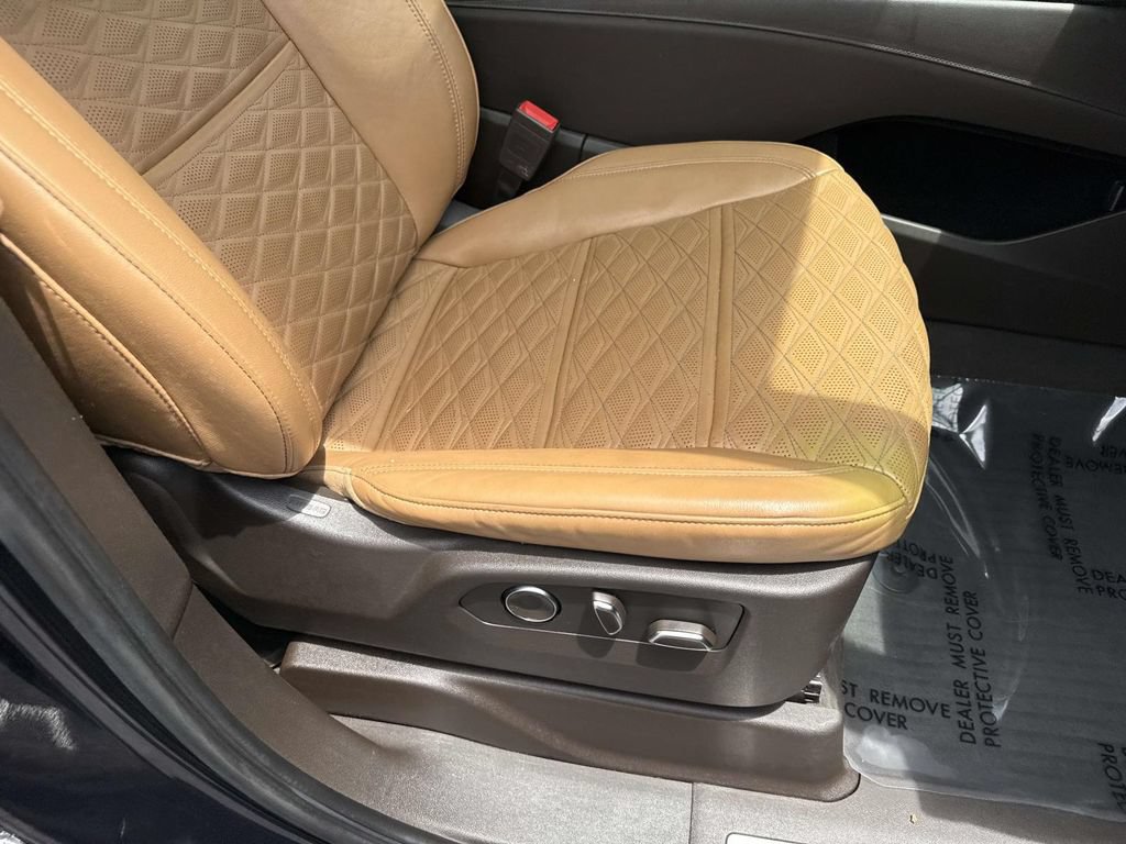 Used 2021 Cadillac Escalade ESV Premium Luxury w/ Driver Assist Tech Package AWD/4WD image 28