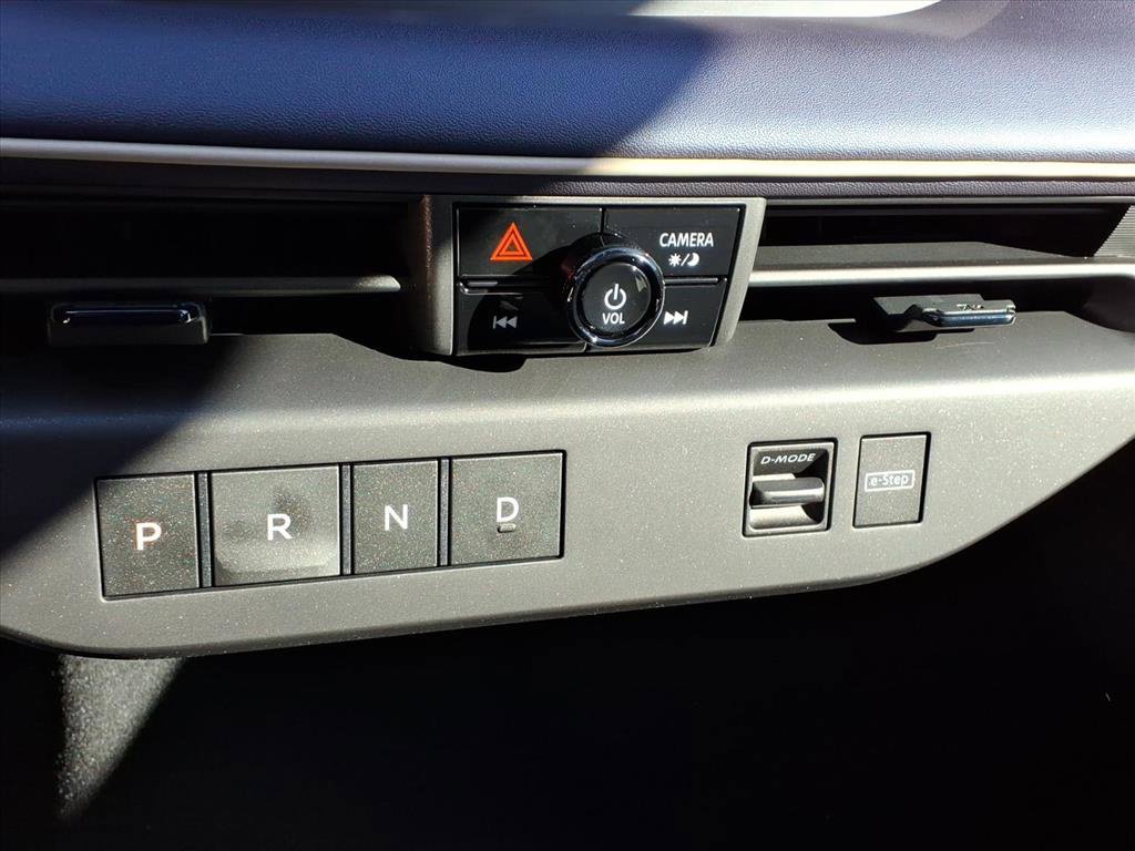 New 2026 Nissan Leaf Platinum+ FWD image 18