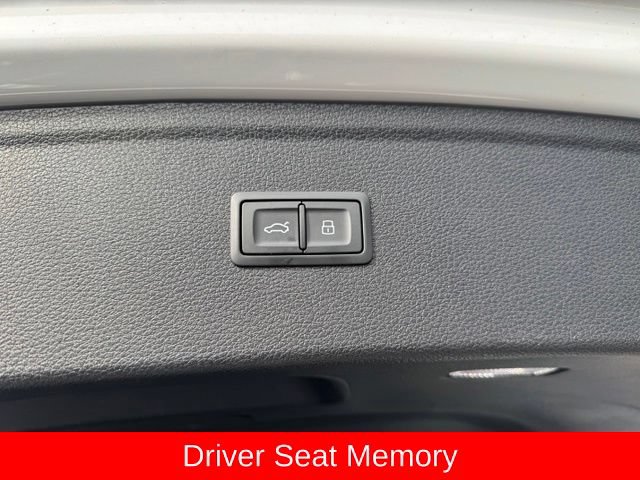 Used 2025 Audi Q5 2.0T Premium Plus w/ Premium Plus Package AWD/4WD image 14