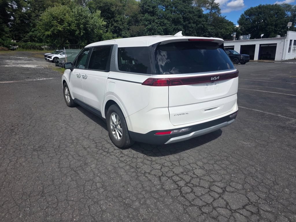 Used 2024 Kia Carnival LX FWD image 5