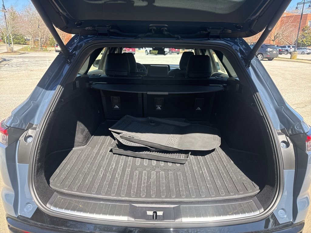 Used 2025 Toyota Crown Signia XLE image 28