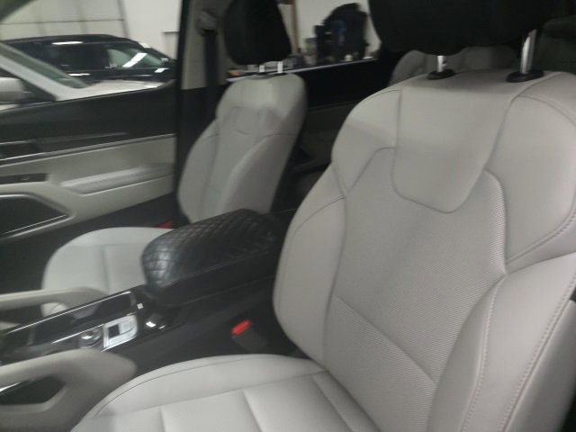 Used 2024 Kia Telluride S w/ S Sunroof Package image 16