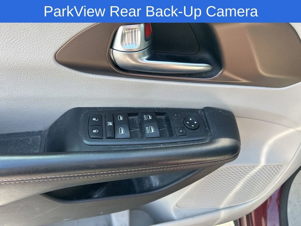 Used 2019 Chrysler Pacifica Touring-L FWD image 9