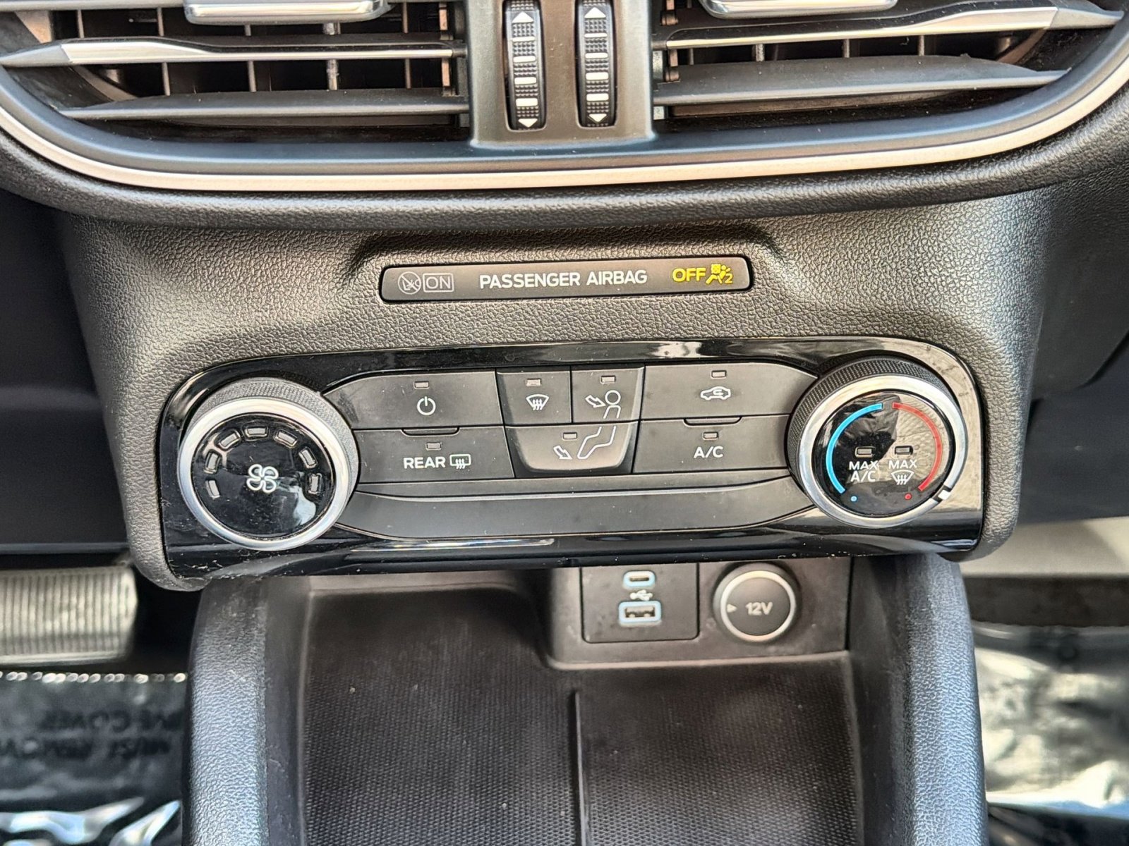 Used 2021 Ford Escape SE image 21