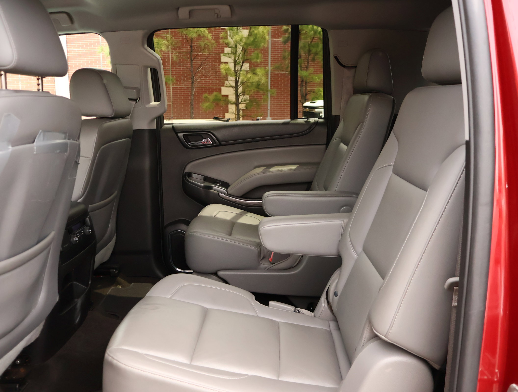 Used 2015 Chevrolet Suburban LT RWD image 22
