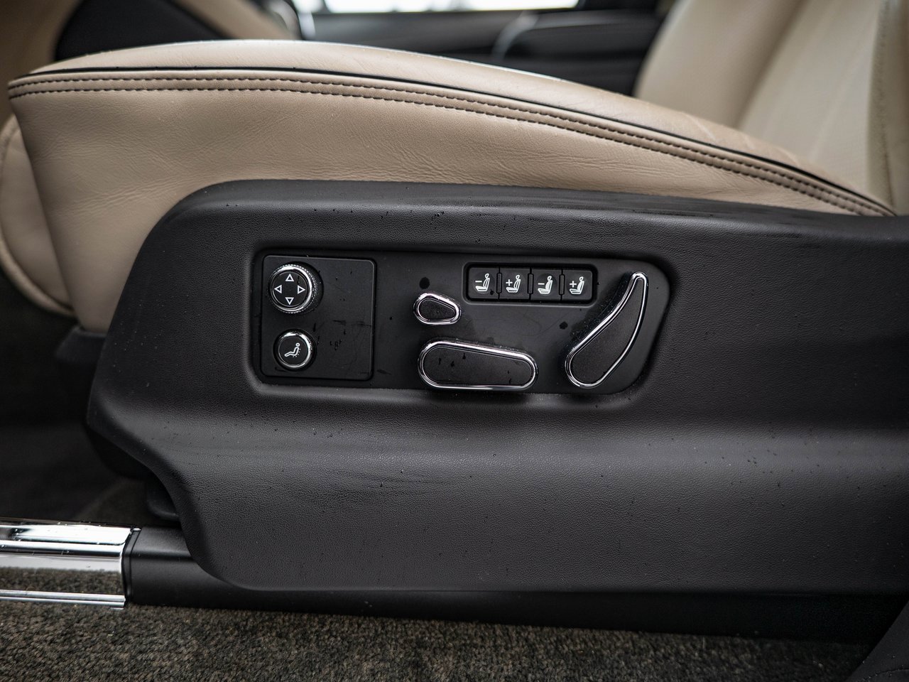 Used 2022 Bentley Bentayga image 27