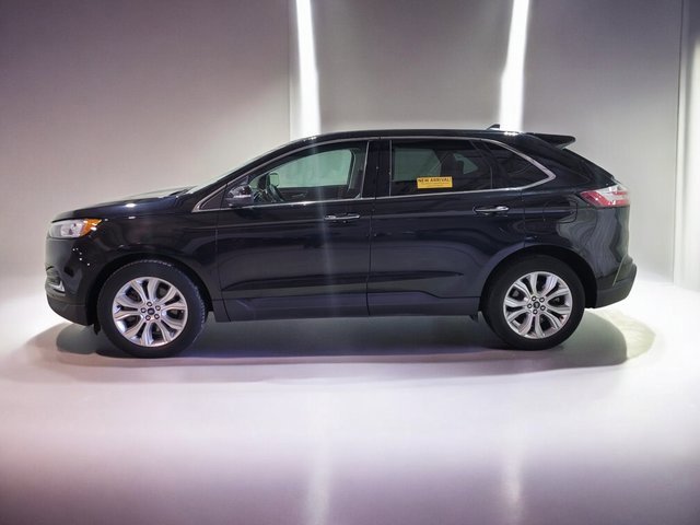 Used 2021 Ford Edge Titanium image 22