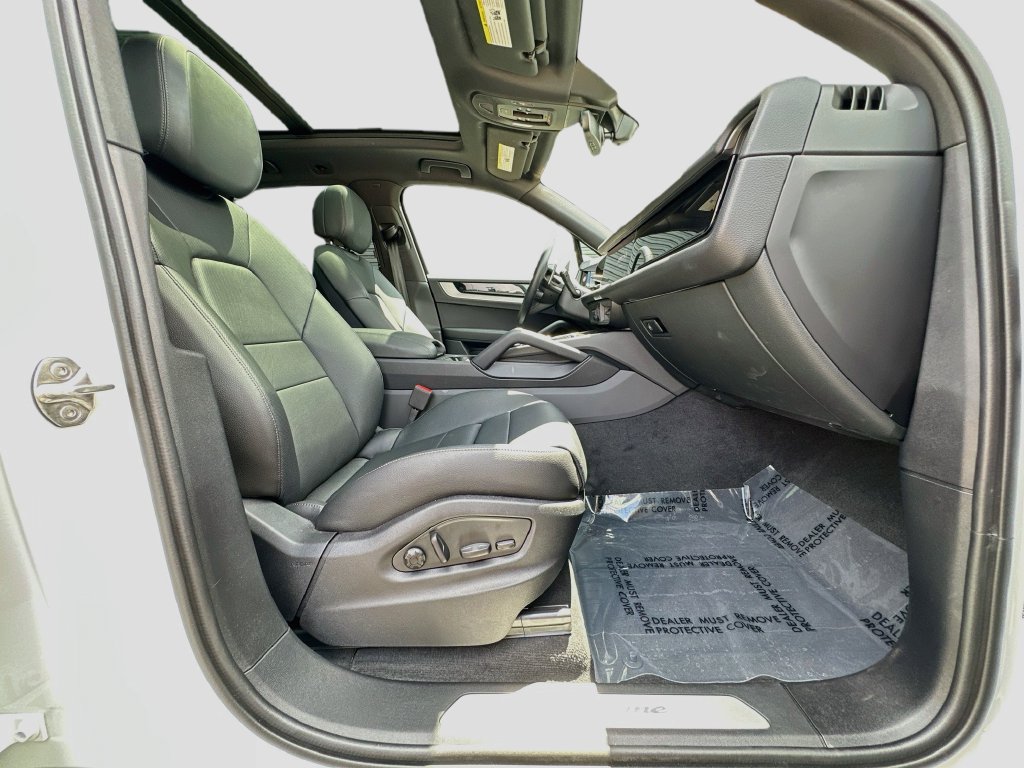 Certified 2026 Porsche Cayenne AWD/4WD image 29