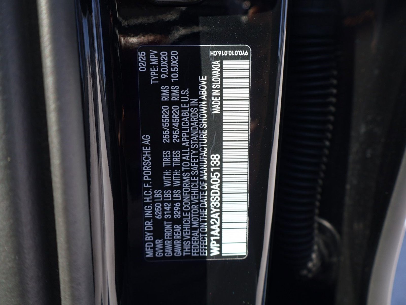 Certified 2025 Porsche Cayenne AWD/4WD image 27