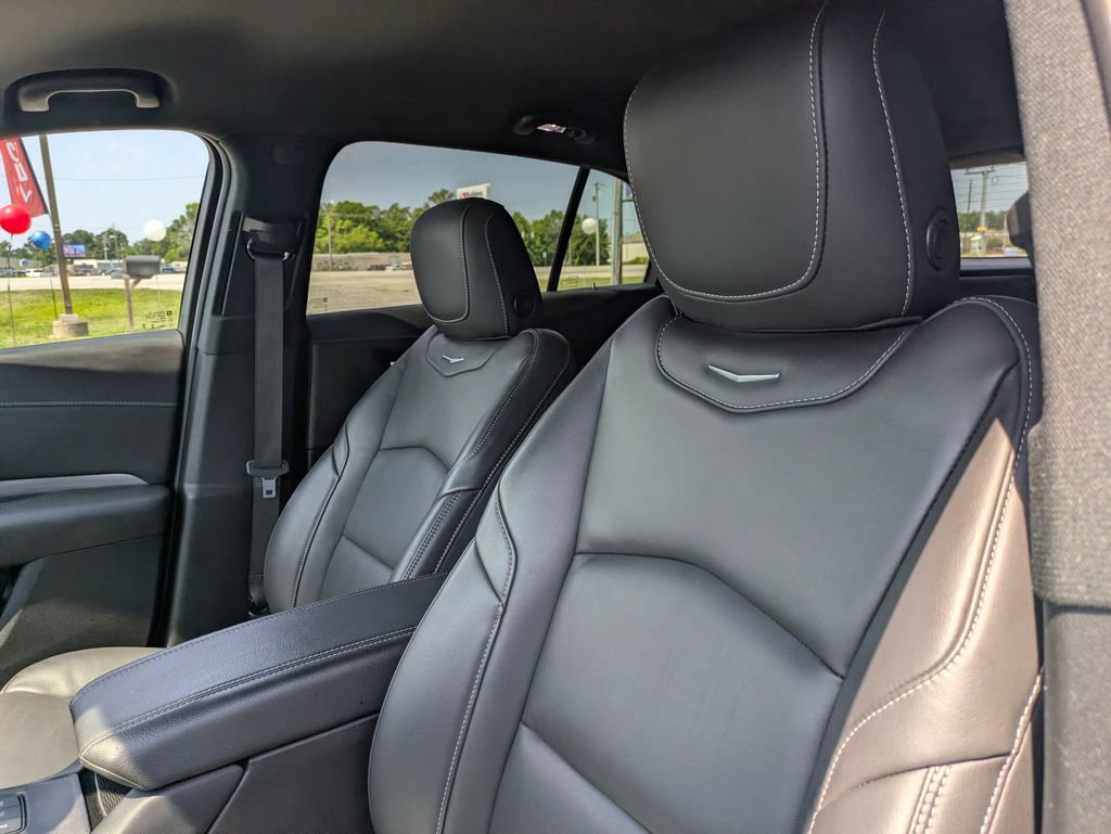 Used 2025 Cadillac XT4 Premium Luxury FWD image 13