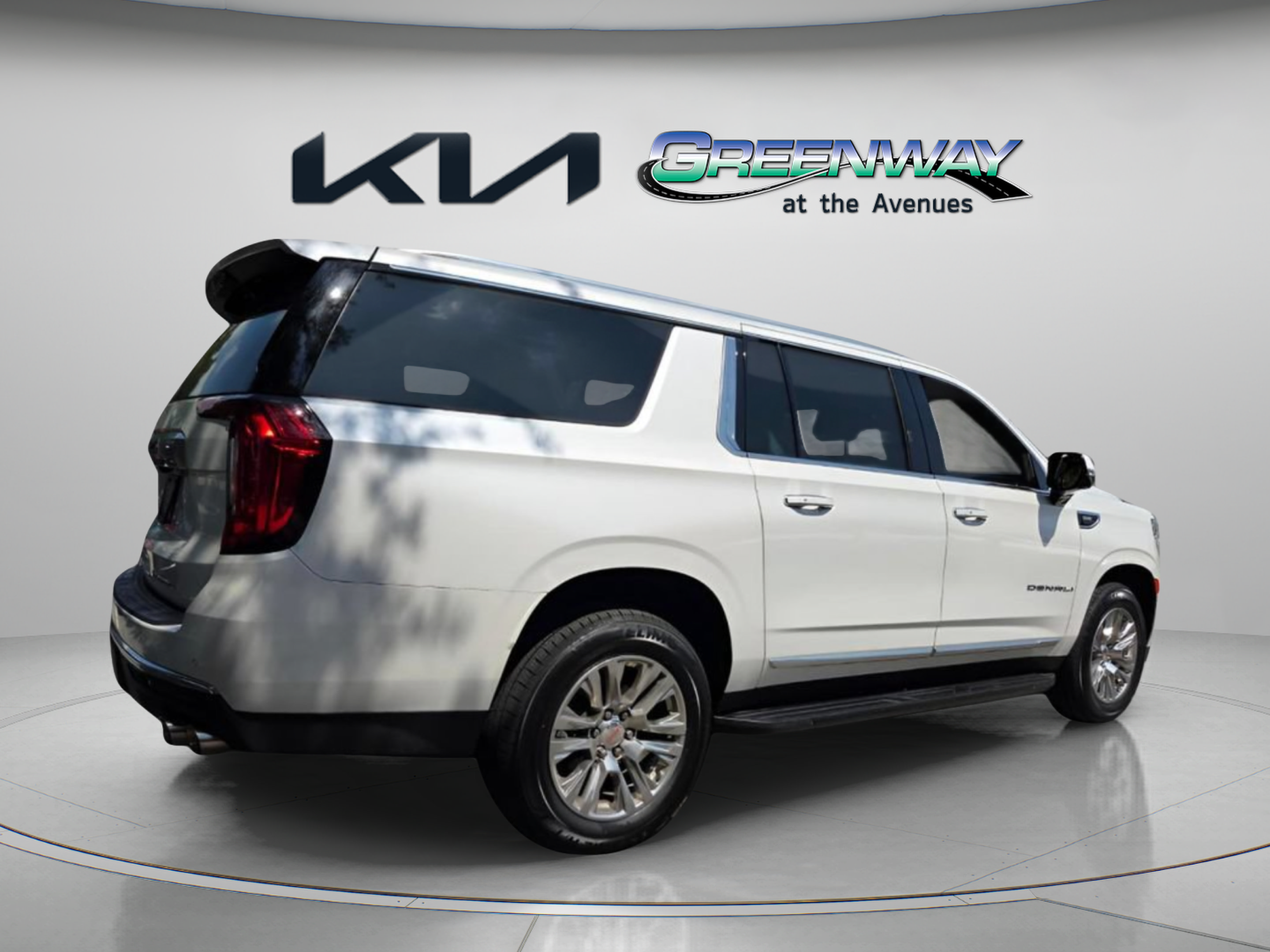 Used 2021 GMC Yukon XL Denali AWD/4WD image 6