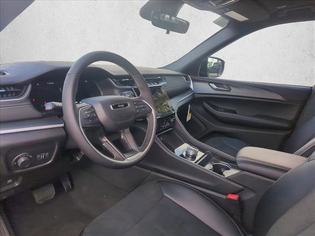 New 2025 Jeep Grand Cherokee L Altitude image 2