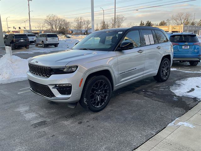 Used 2025 Jeep Grand Cherokee Summit w/ Obsidian Package image 6