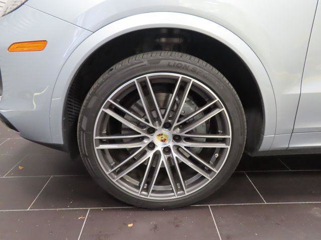 Used 2022 Porsche Cayenne S AWD/4WD image 39