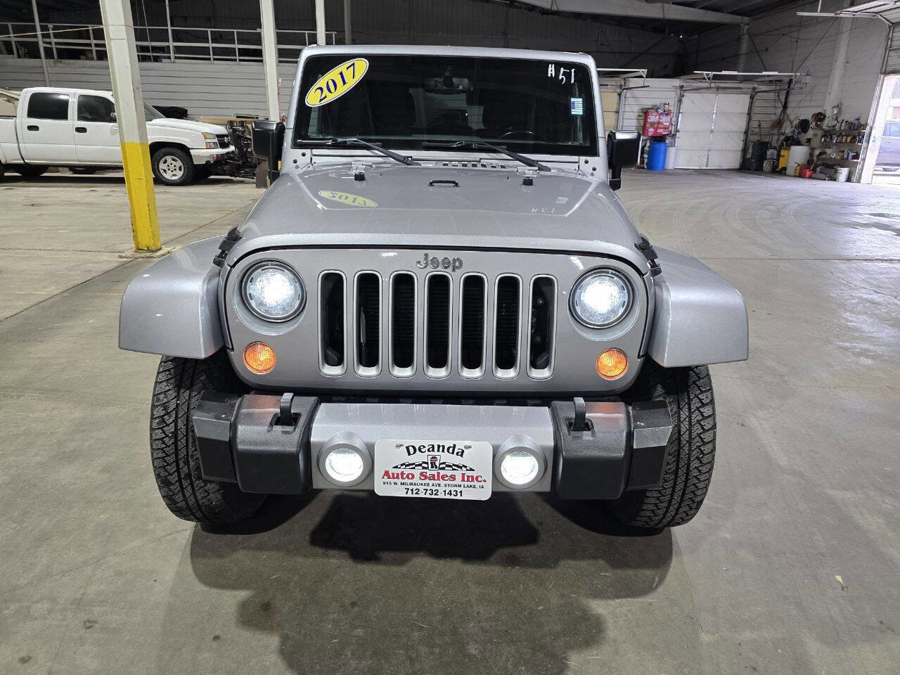 Used 2017 Jeep Wrangler Unlimited Sahara w/ Connectivity Group image 20