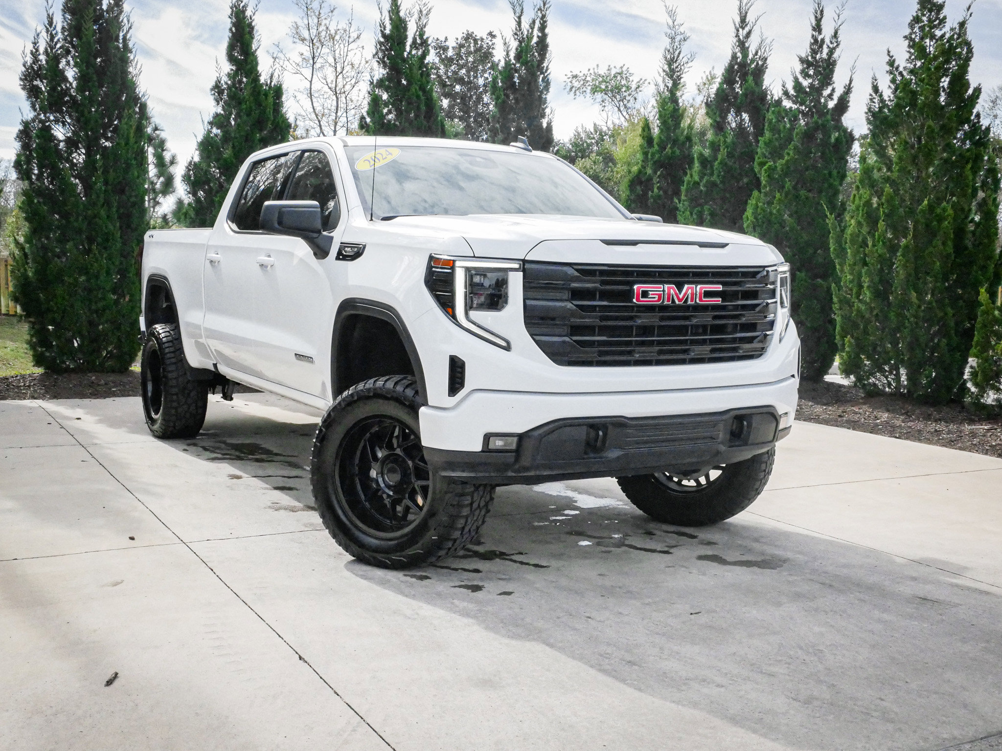 Used 2024 GMC Sierra 1500 Elevation AWD/4WD image 2
