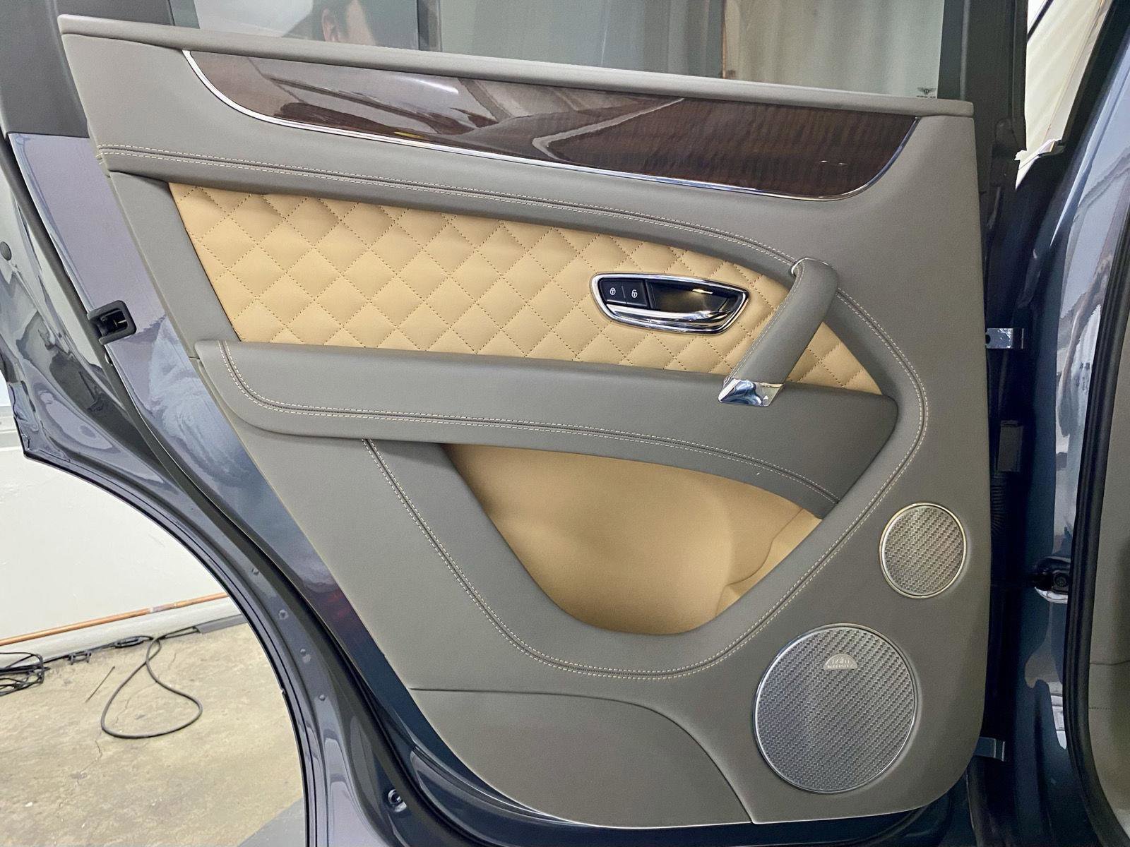 Used 2018 Bentley Bentayga AWD/4WD image 20