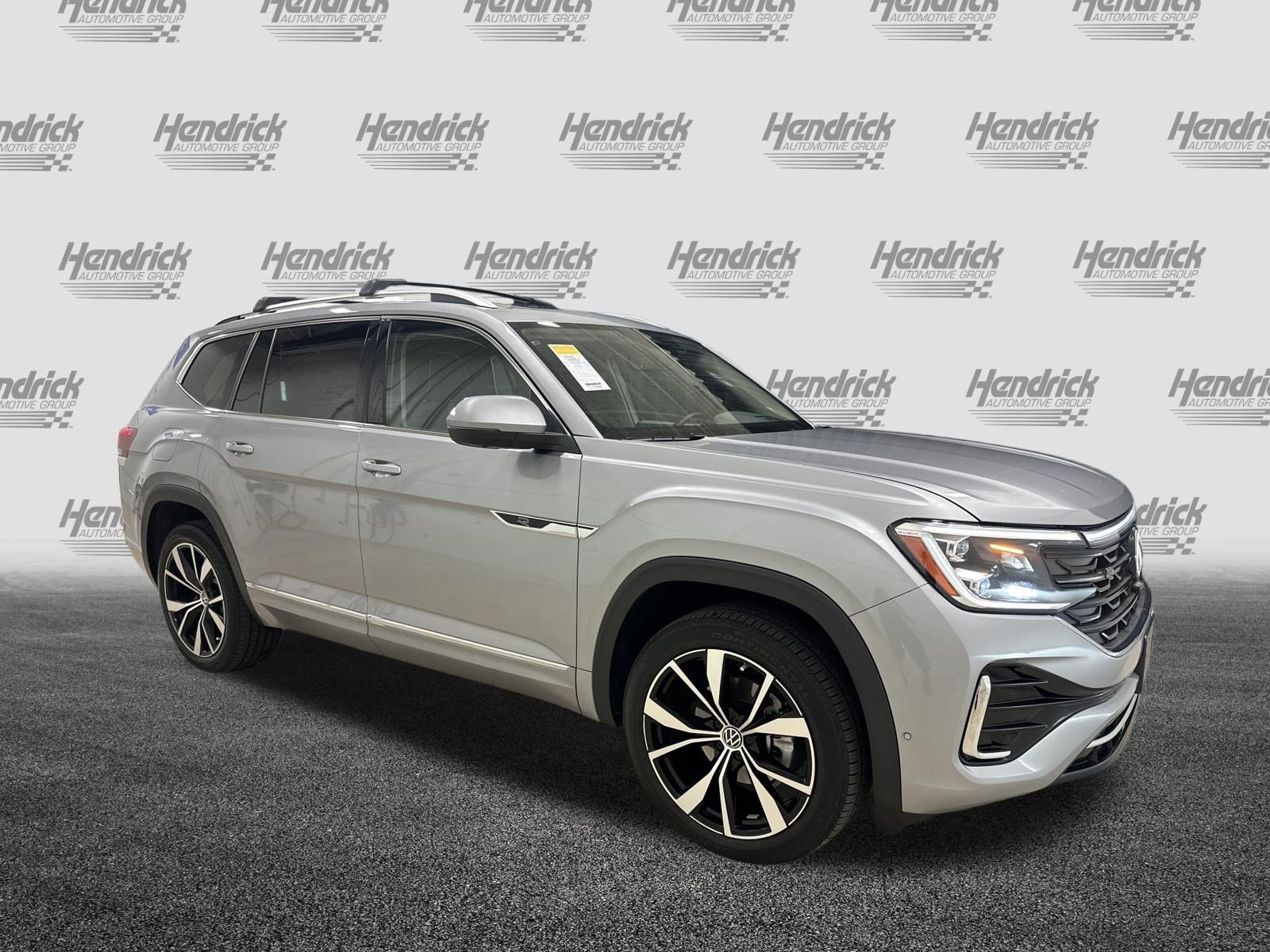 Used 2024 Volkswagen Atlas SEL Premium R-Line AWD/4WD image 2