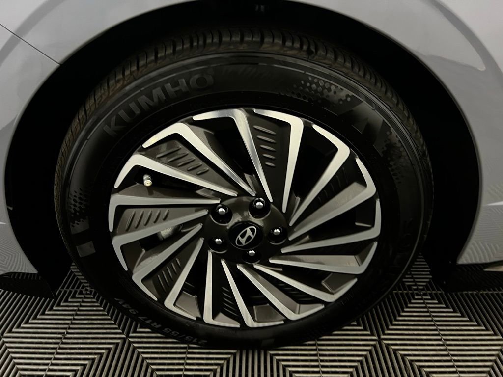 Used 2024 Hyundai Sonata Limited image 13