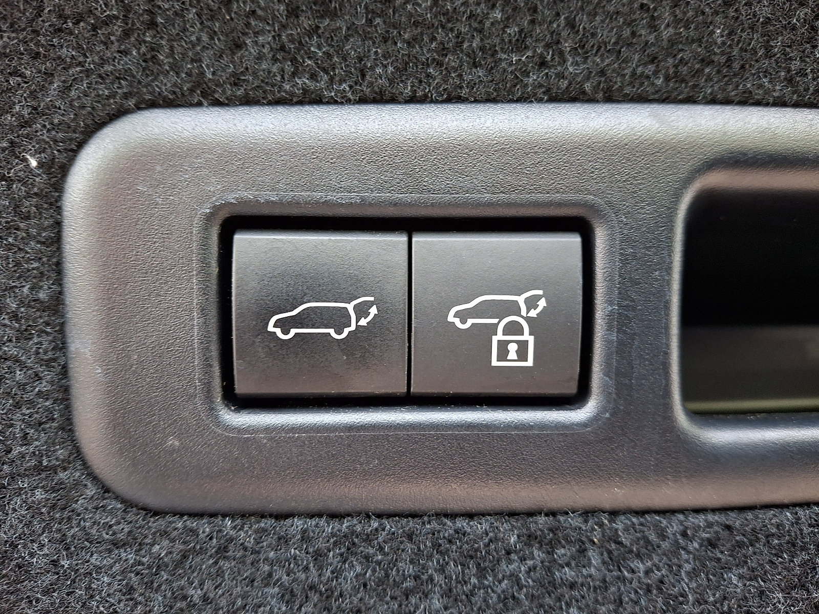Used 2022 Lexus RX 450hL Luxury w/ Cold Area Package (CT) AWD/4WD image 33