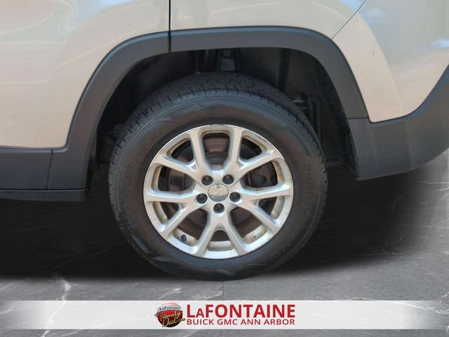 Used 2014 Jeep Cherokee Latitude FWD image 32