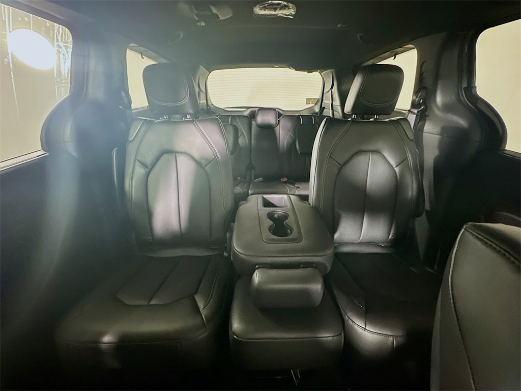New 2025 Chrysler Pacifica Select w/ Uconnect Theater Family Group image 10