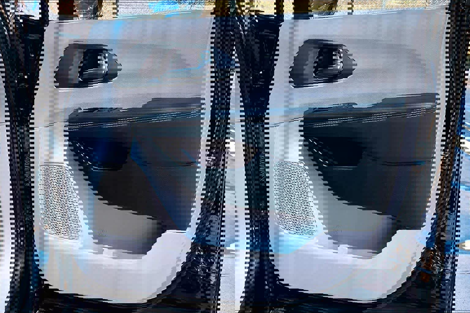 Used 2023 Chrysler Pacifica Touring-L image 23