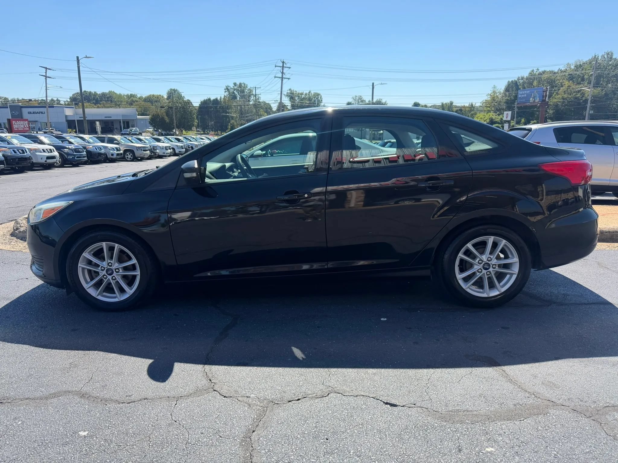 Used 2017 Ford Focus SE FWD image 4