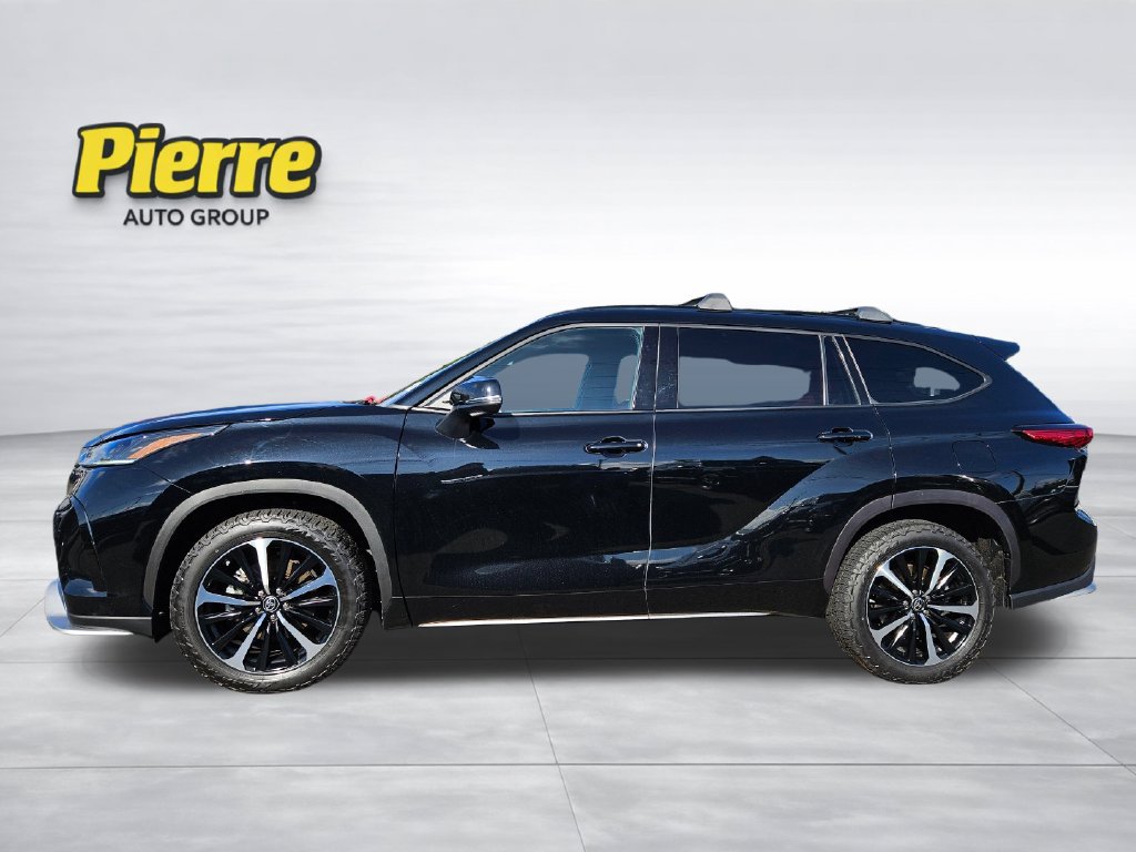 Used 2021 Toyota Highlander XSE AWD/4WD image 2