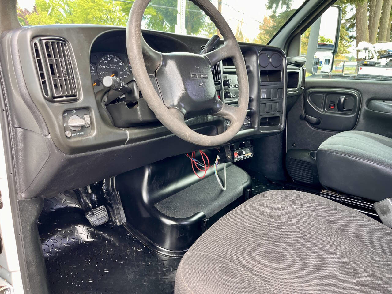 Used 2003 GMC TopKick C4500 2WD Regular Cab image 14