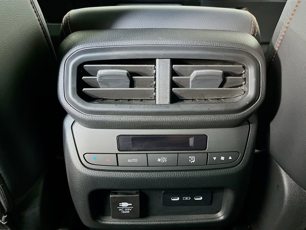 Used 2025 Honda Pilot TrailSport image 33